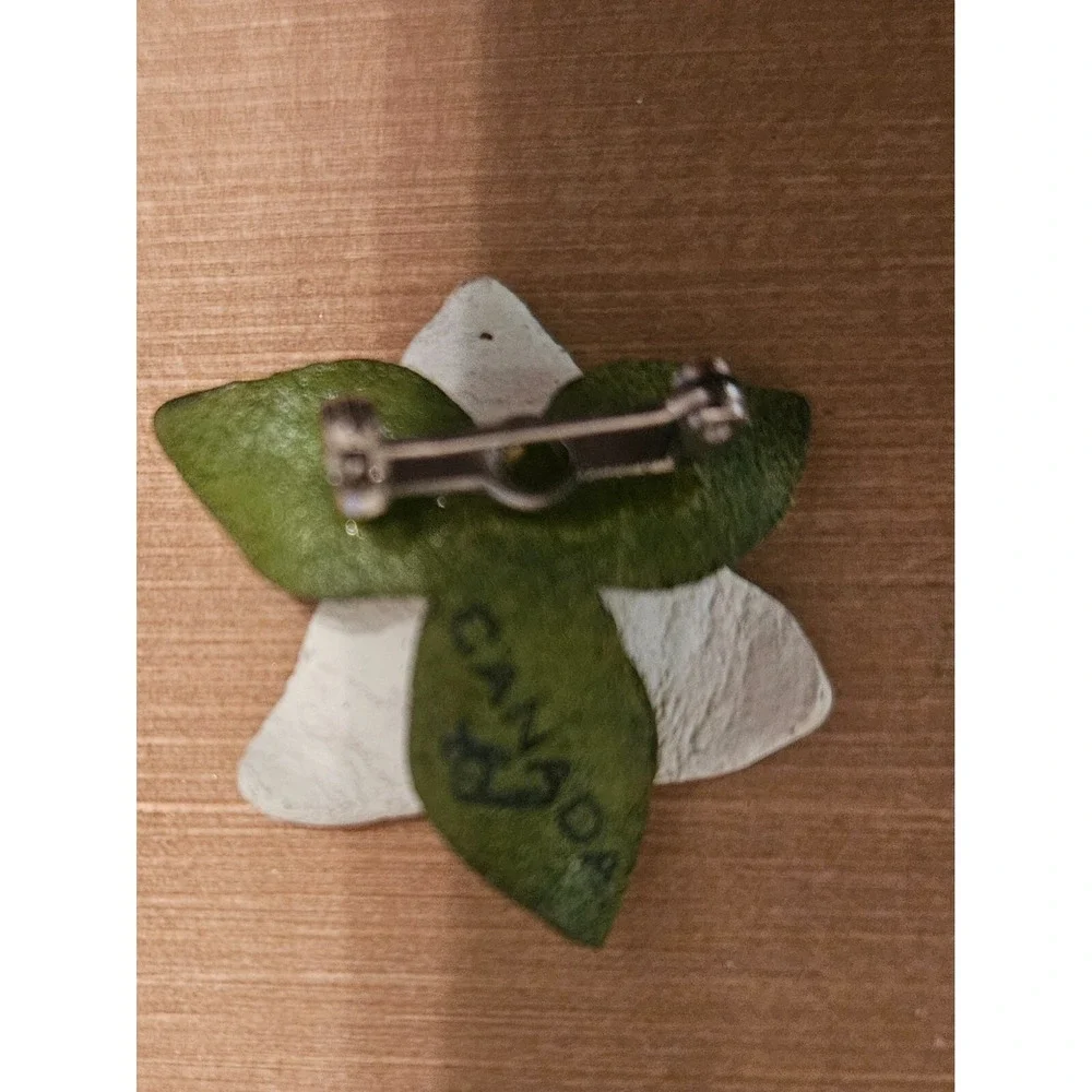 Trillium Flower brooch pin - signed Canada Floral Statement Lapel Accent FASHION